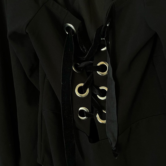 Black Lace-Up Bodysuit Ivin Ivin - Picture 5 of 9